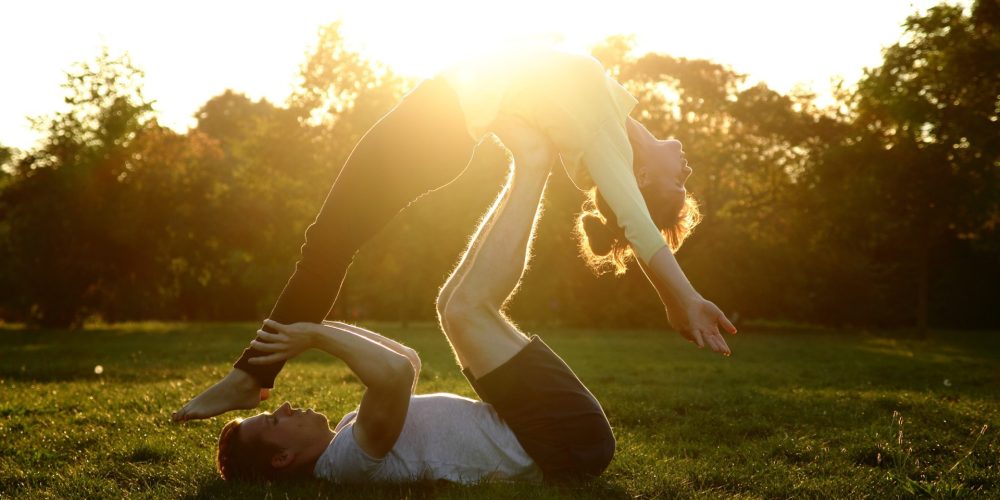 Partnerská jóga versus Akrojóga – z které budete mít větší radost?